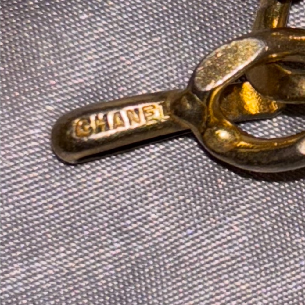 CHANEL Gold Chain Necklace with Chanel Intricate Pendant - Picture 5 of 10
